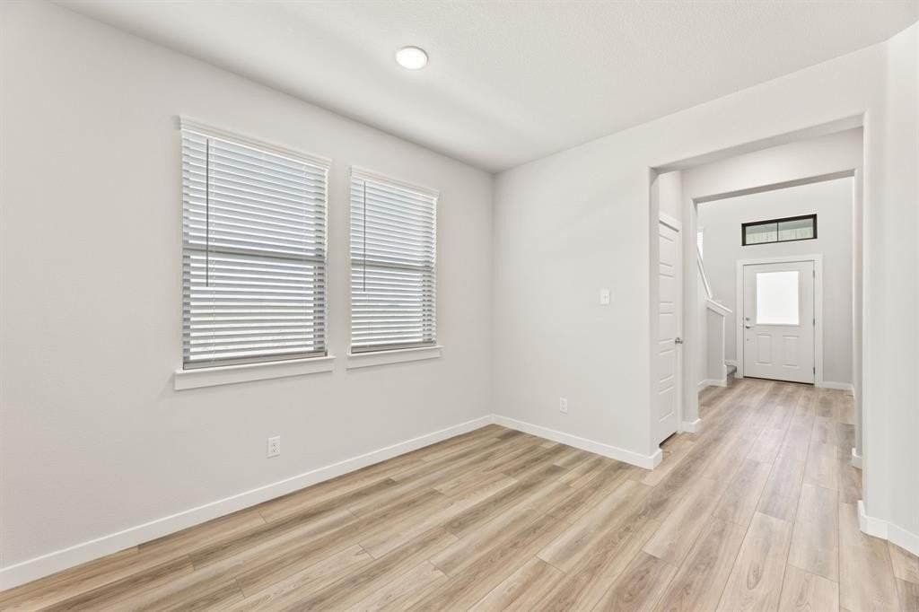 1102 Butterfly Dale Dr - Photo 7 of 36