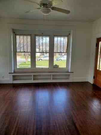 921 W Oak St - Photo 6 of 23