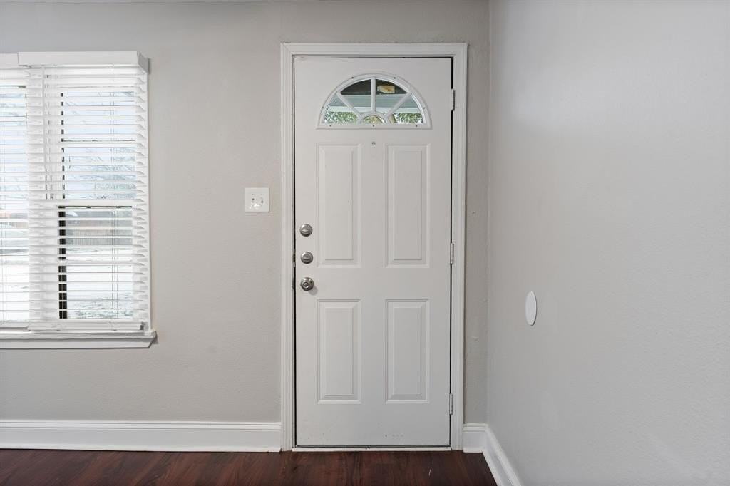 5729 Blackmore Ave - Photo 6 of 30