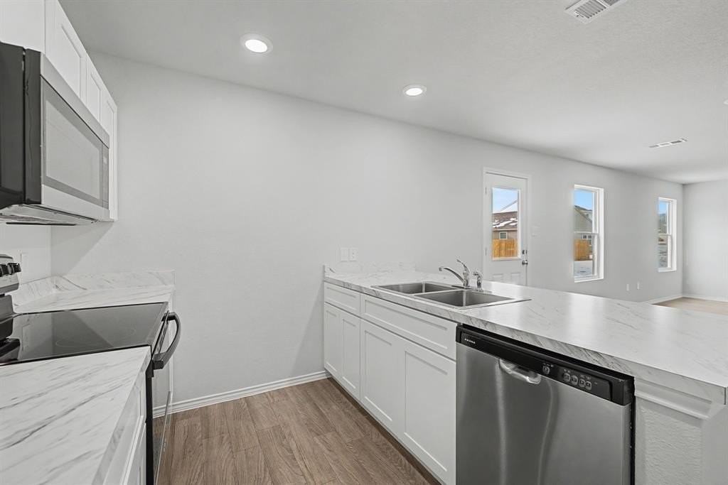 212 Arbor Ct - Photo 3 of 28