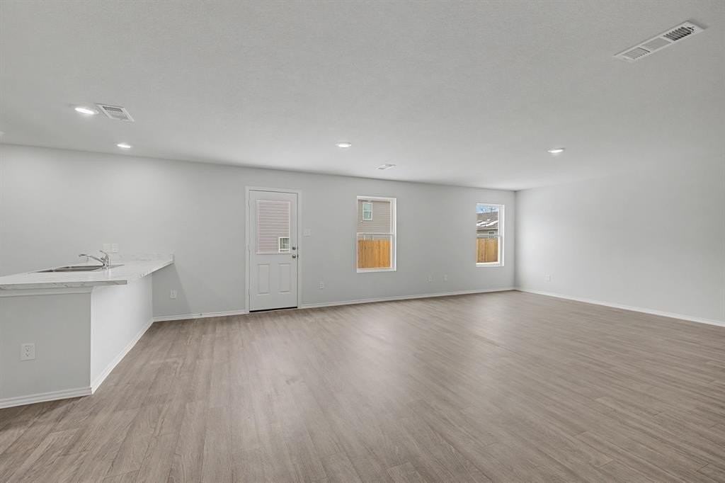 212 Arbor Ct - Photo 4 of 28