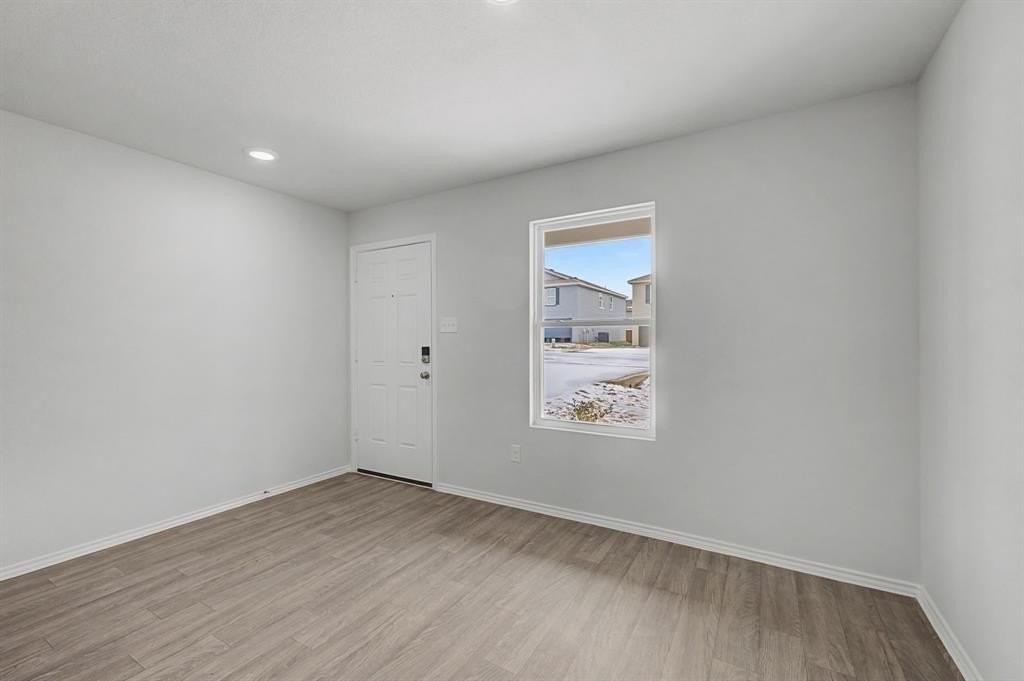 212 Arbor Ct - Photo 7 of 28