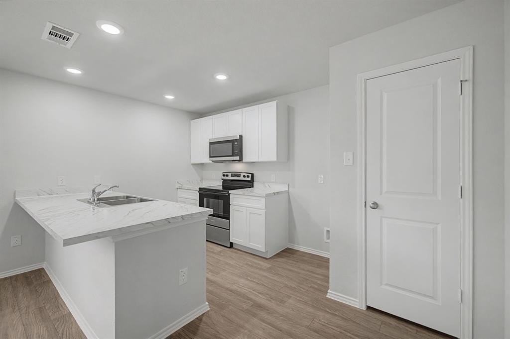 213 Arbor Ct - Photo 3 of 30