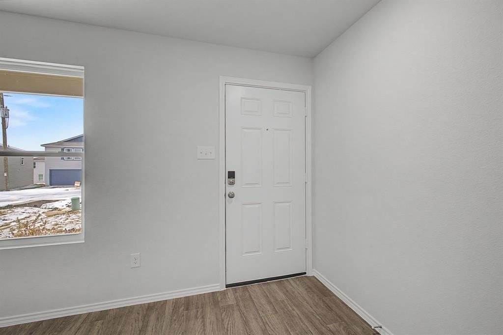 213 Arbor Ct - Photo 7 of 30