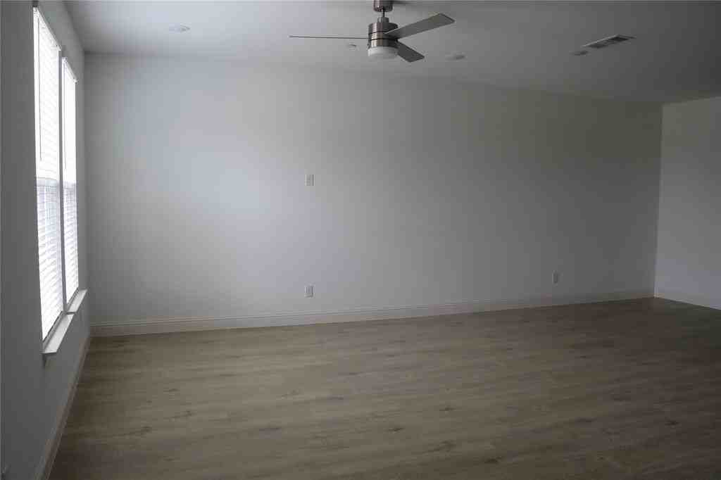 9492 Espalier St - Photo 7 of 16