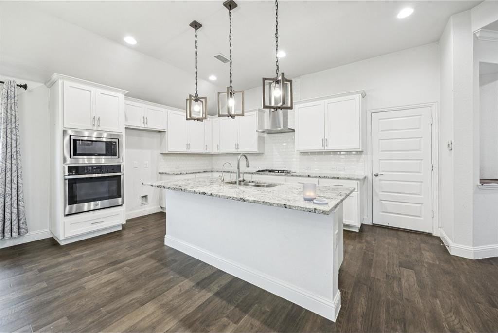 3201 Velma Ln - Photo 4 of 31