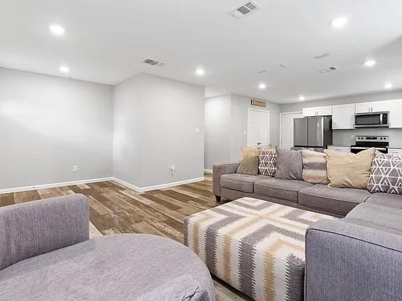 2819 Alabama Ave - Photo 3 of 23