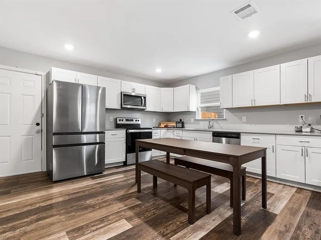 2819 Alabama Ave - Photo 4 of 23