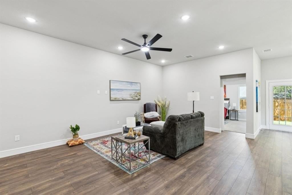 512 Frazier St - Photo 5 of 28