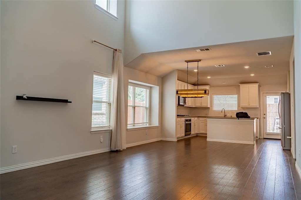 1393 Bonanza Ln - Photo 3 of 13