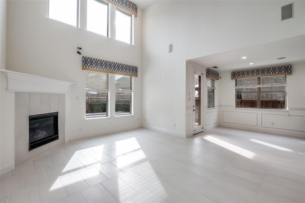 1221 Dakota St - Photo 3 of 25