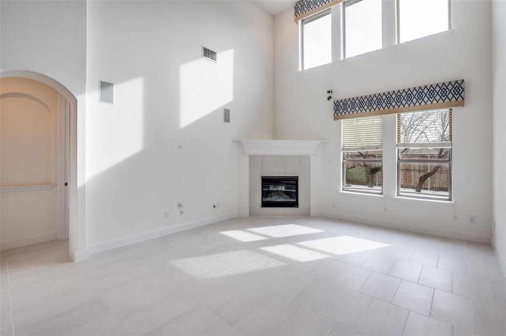 1221 Dakota St - Photo 4 of 25