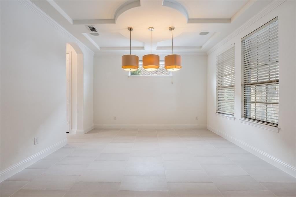 1221 Dakota St - Photo 5 of 25