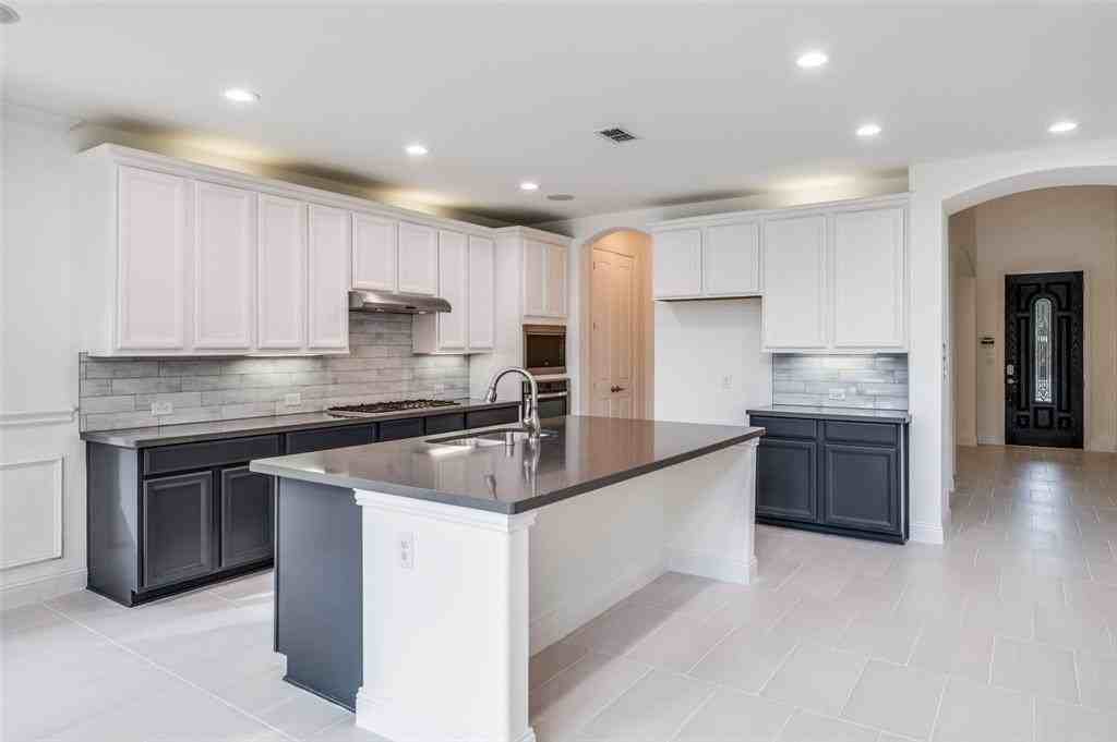 1221 Dakota St - Photo 6 of 25