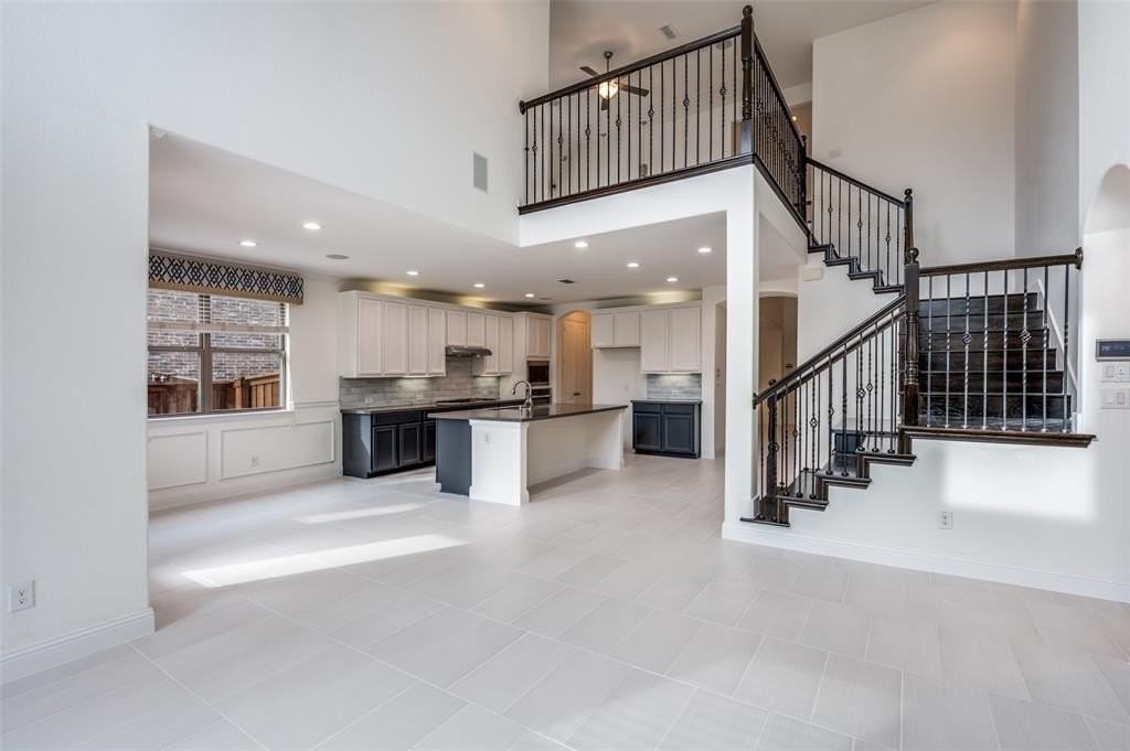 1221 Dakota St - Photo 7 of 25