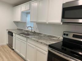 featured image of 1046 W Collins St