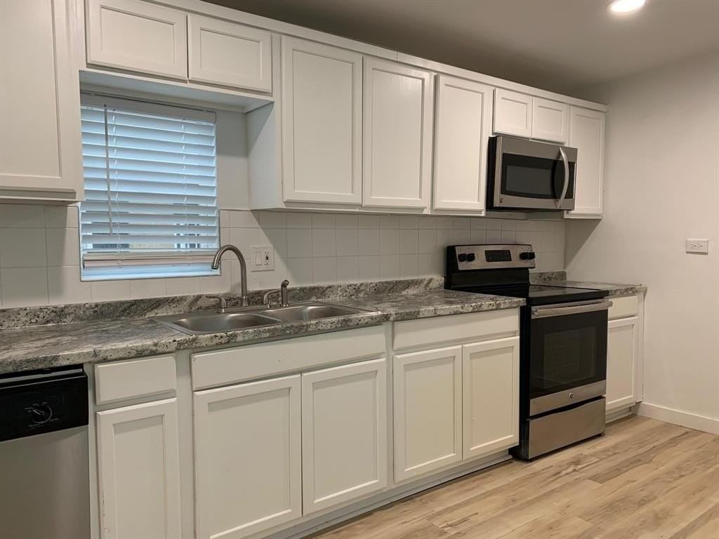 1046 W Collins St - Photo 2 of 28