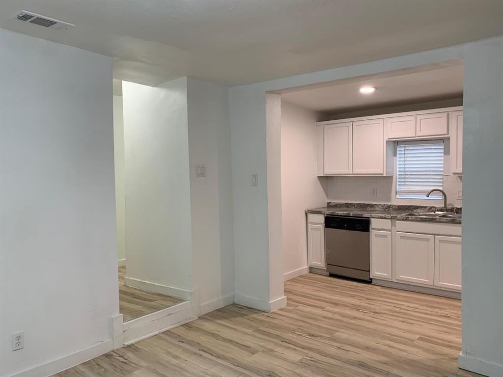 1046 W Collins St - Photo 3 of 28