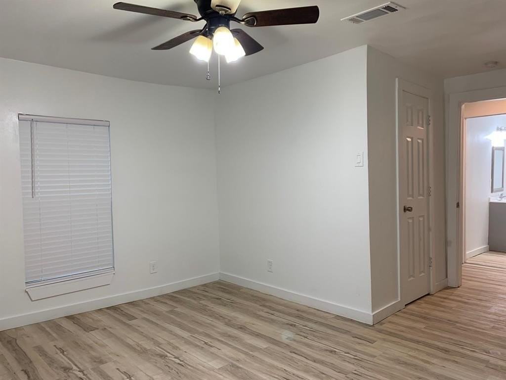 1046 W Collins St - Photo 5 of 28