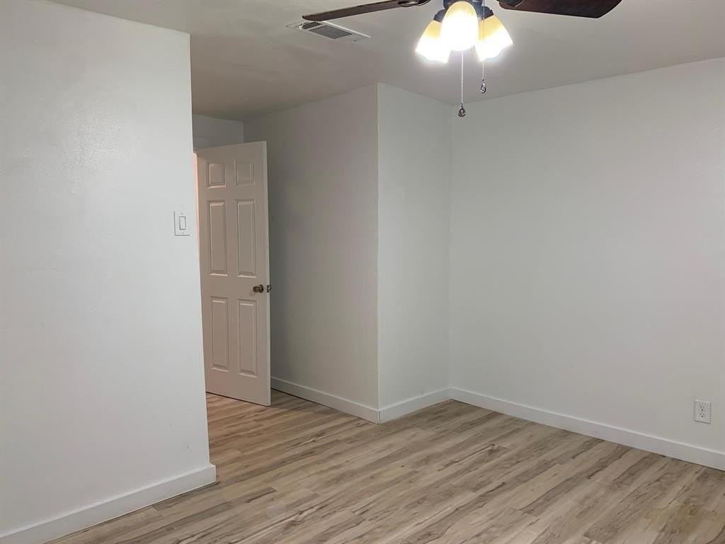 1046 W Collins St - Photo 6 of 28