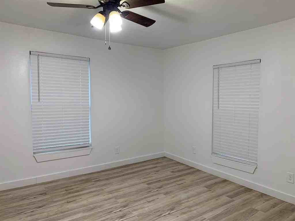 1046 W Collins St - Photo 7 of 28