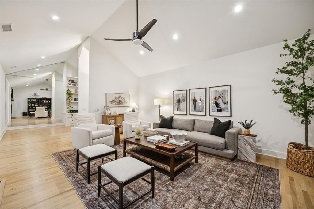 5816 Orchid Ln - Photo 6 of 40