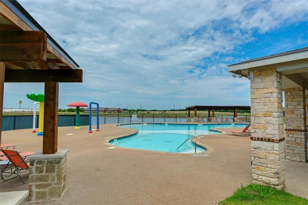 505 Saw Mill Rd - Photo 4 of 30