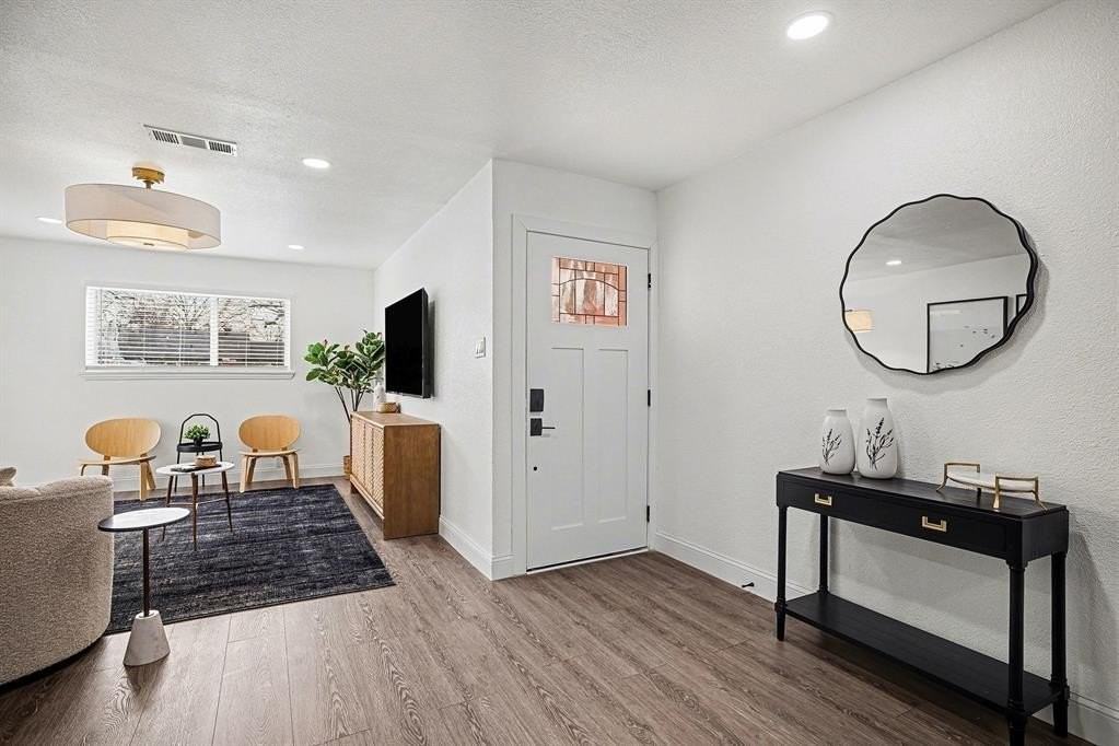 718 E Pecan St #718 - Photo 4 of 27