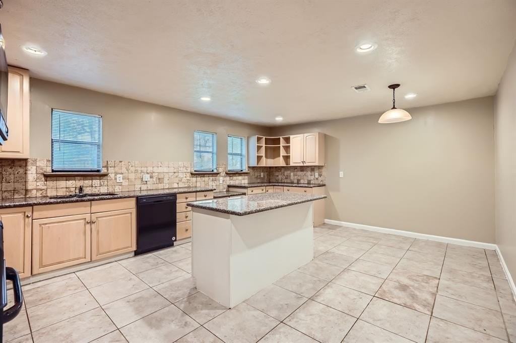 1724 Midcrest Dr - Photo 6 of 14