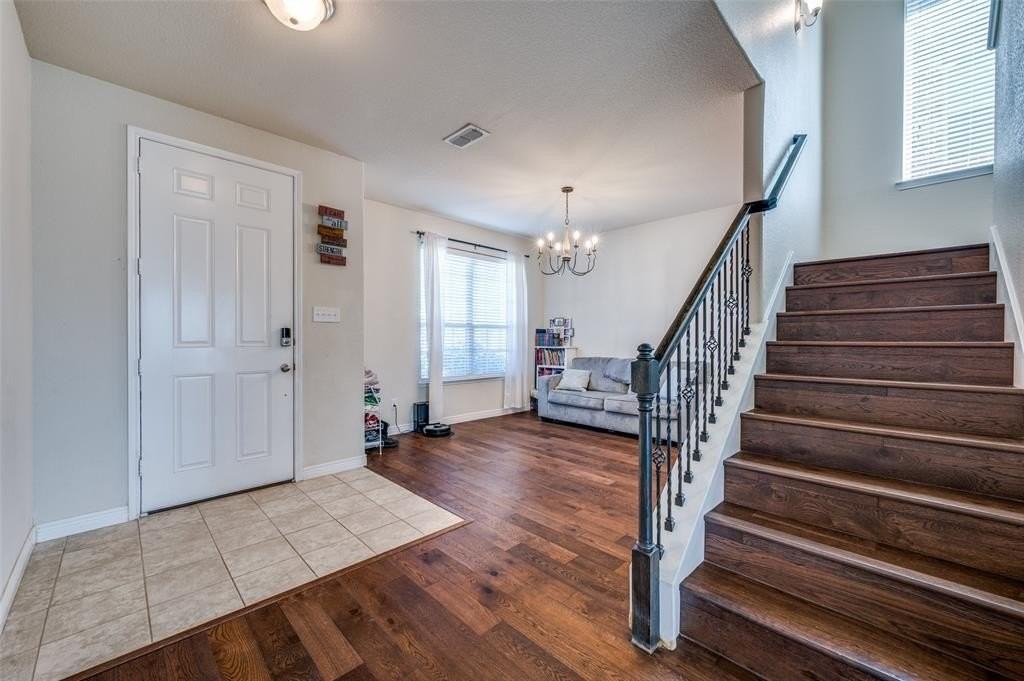 1800 Ridge Creek Ln - Photo 4 of 25