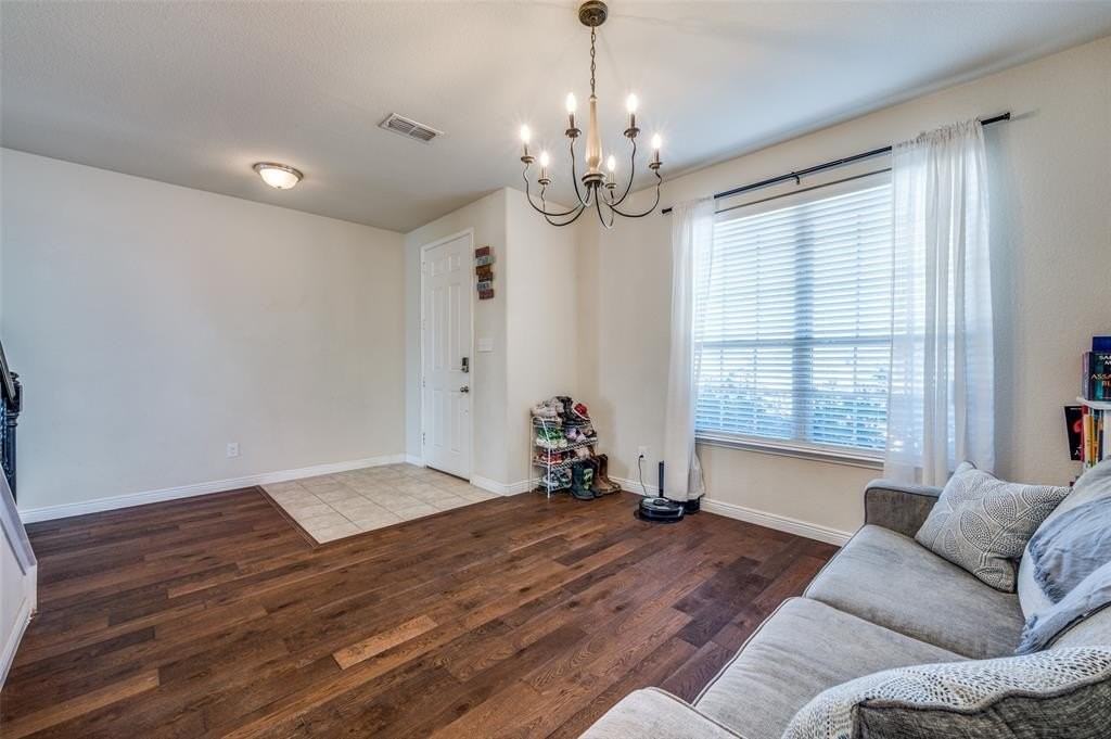 1800 Ridge Creek Ln - Photo 5 of 25