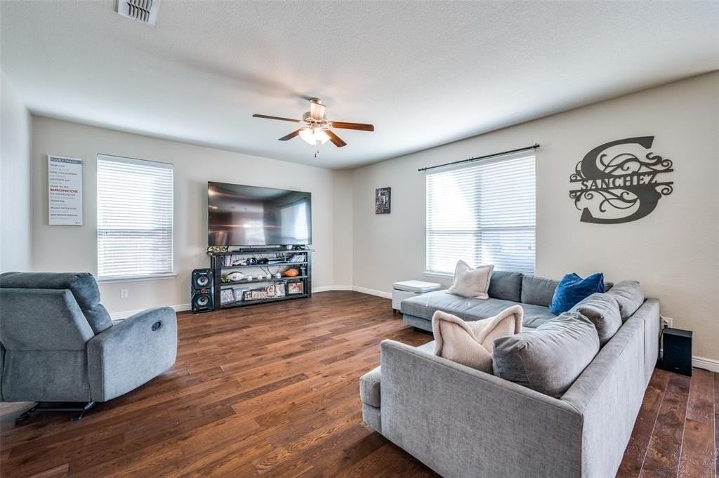 1800 Ridge Creek Ln - Photo 6 of 25