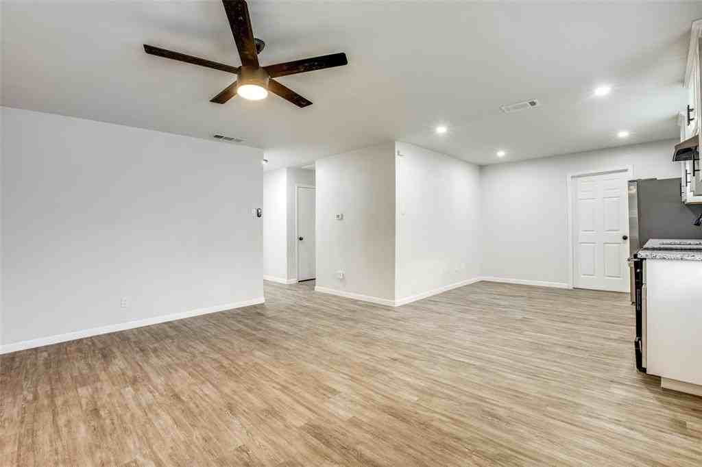 1314 Yukon Dr - Photo 4 of 12