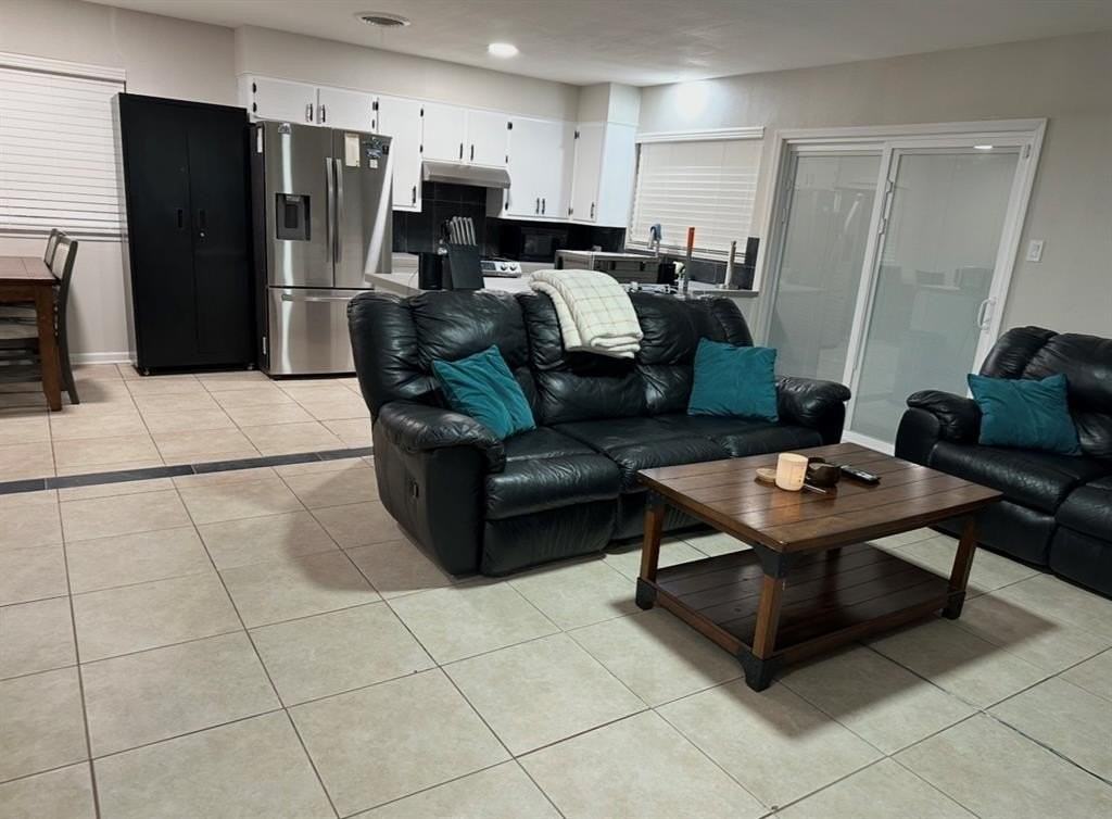 2557 N Willis St - Photo 3 of 15