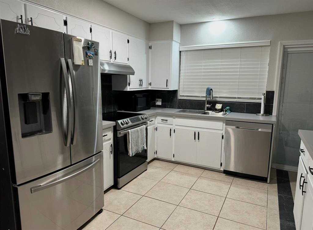 2557 N Willis St - Photo 4 of 15