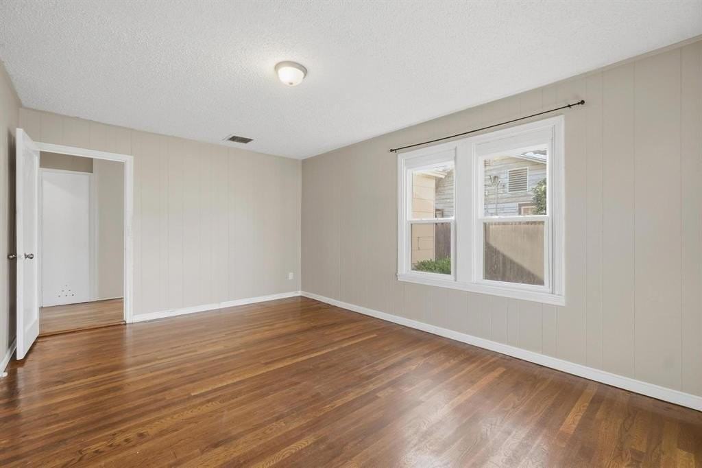 2857 S 5th St - Photo 3 of 34