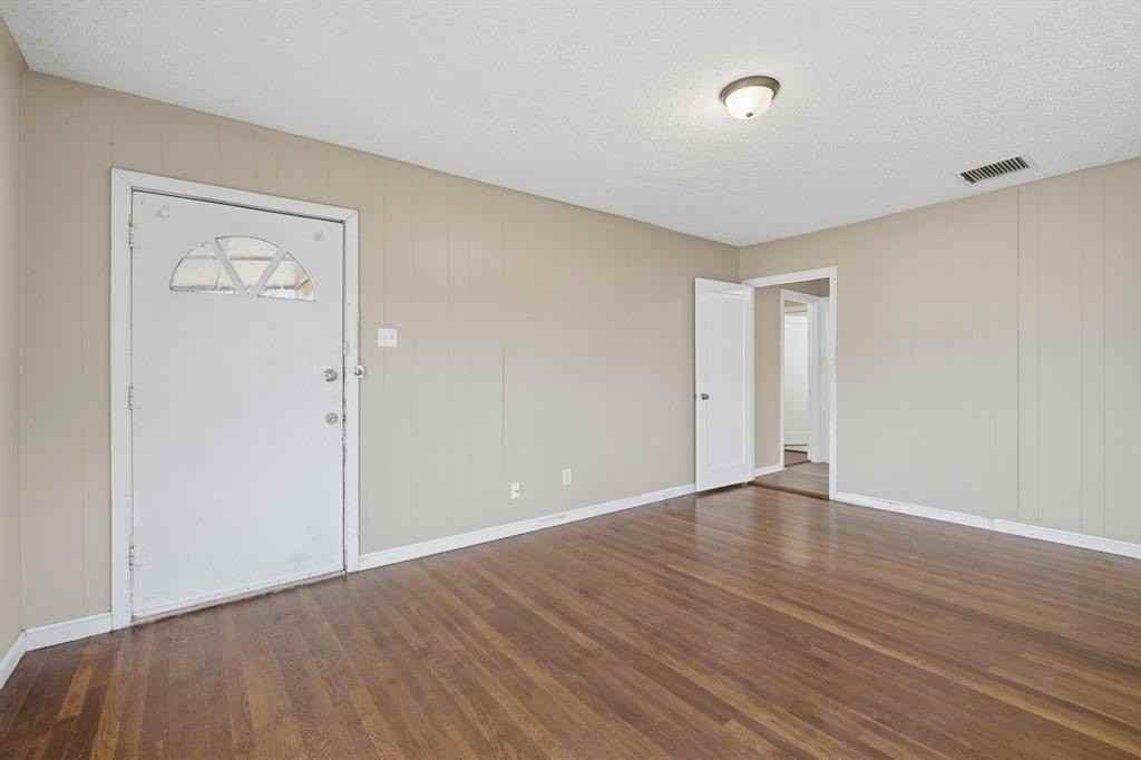 2857 S 5th St - Photo 4 of 34