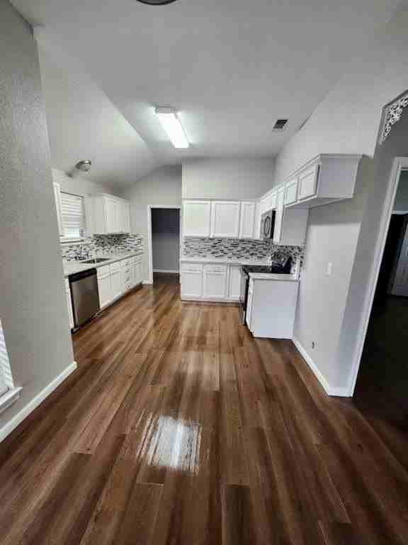 701 Bryan St - Photo 3 of 8