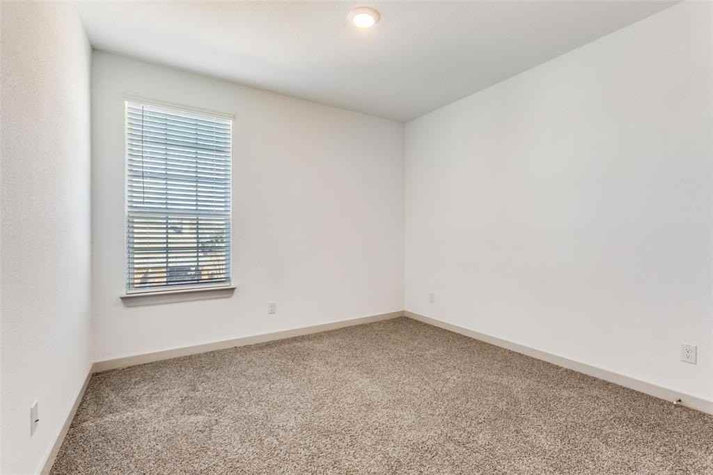 569 Eiseley Dr - Photo 5 of 12