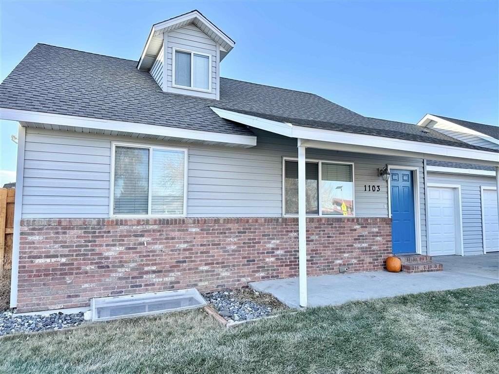 1103 31st St - Photo 2 of 29