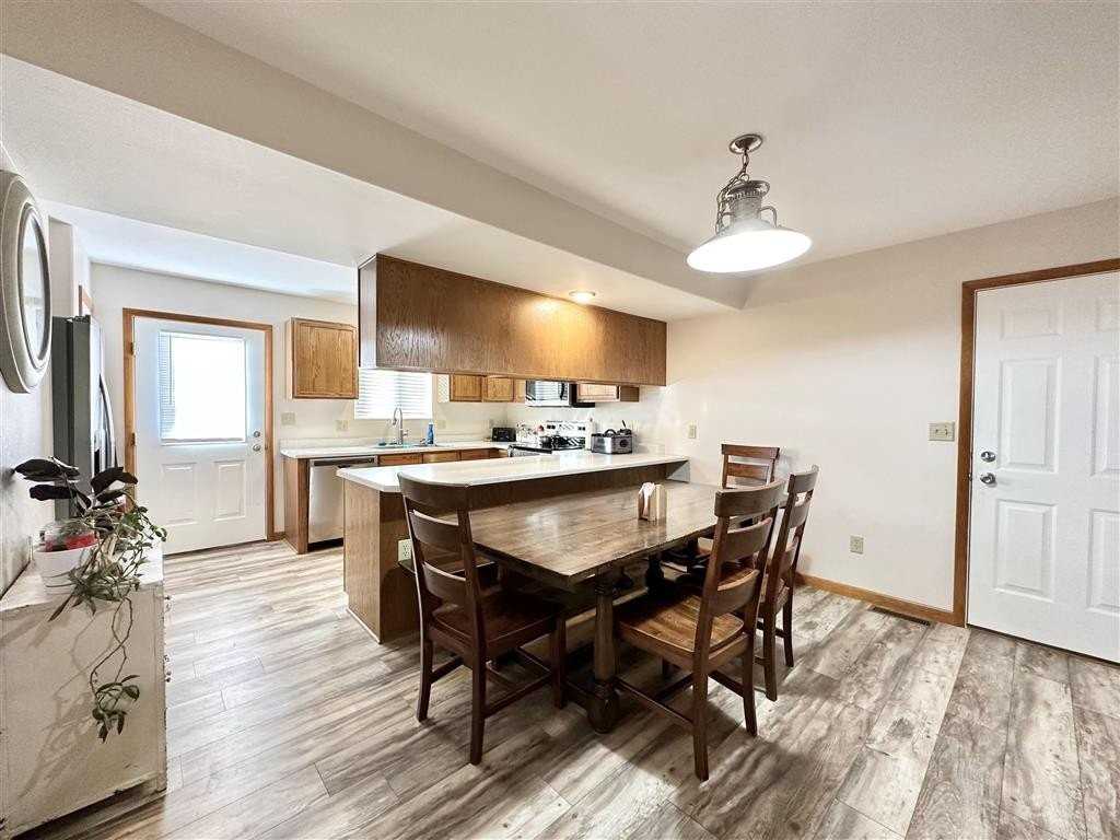 1103 31st St - Photo 6 of 29