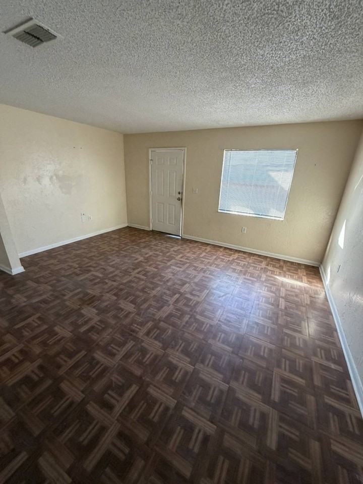 320 Blanco Ct - Photo 2 of 6