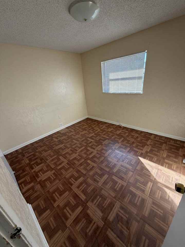 320 Blanco Ct - Photo 4 of 6