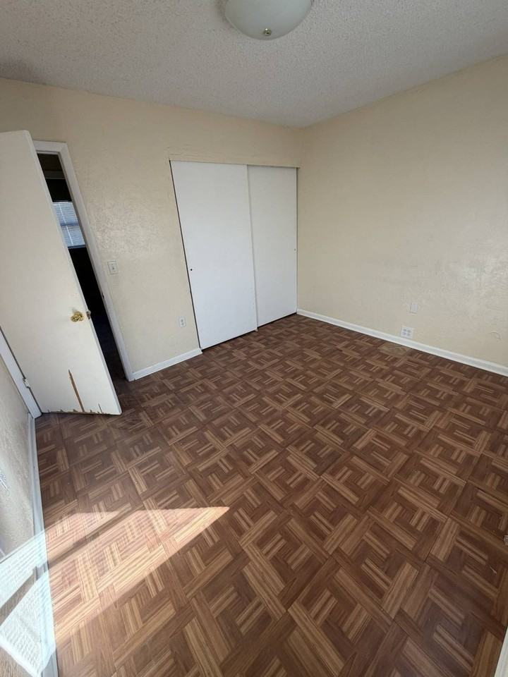 320 Blanco Ct - Photo 5 of 6