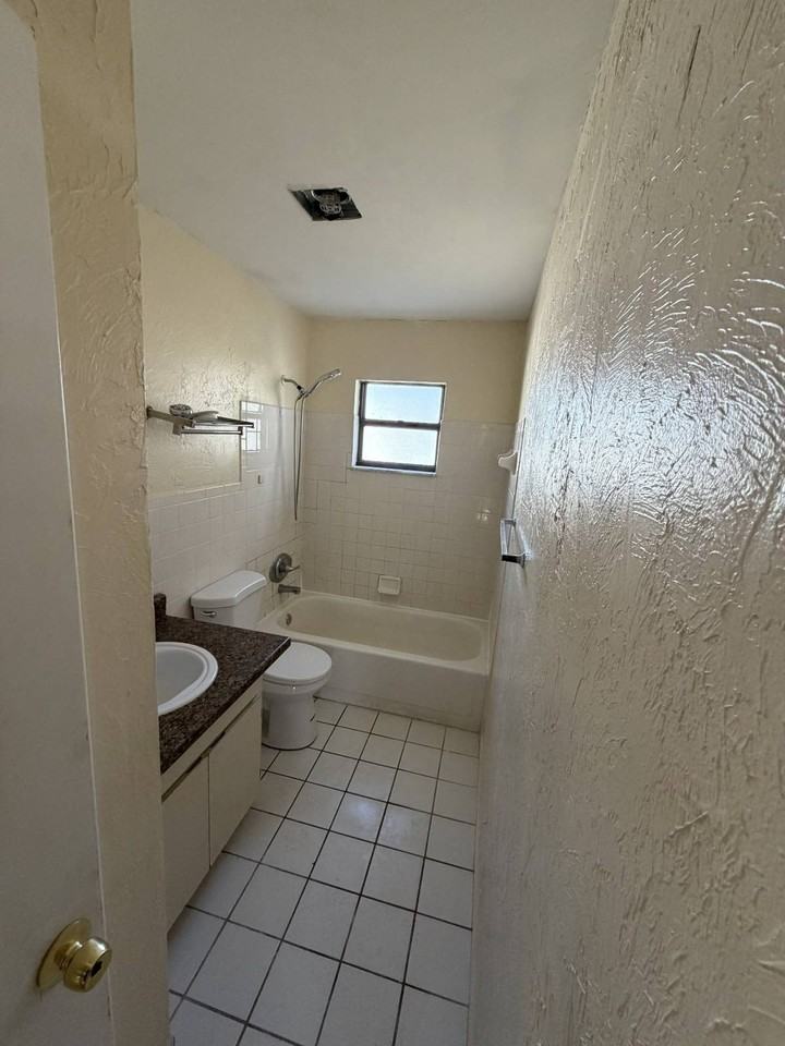 320 Blanco Ct - Photo 6 of 6