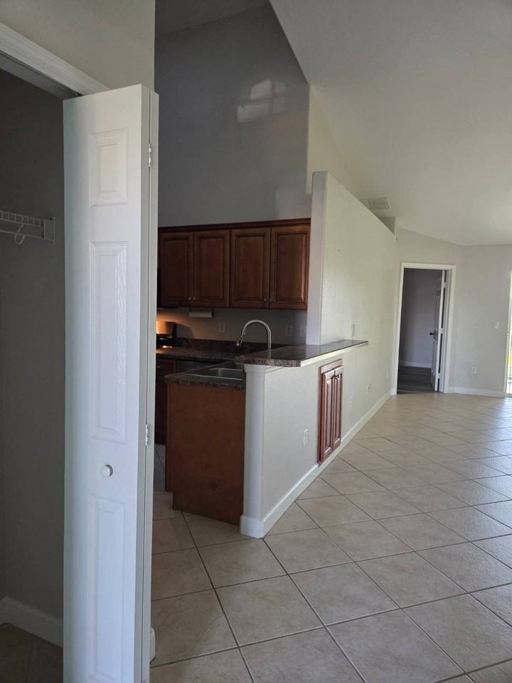 2304 Palm Key Ct - Photo 2 of 16