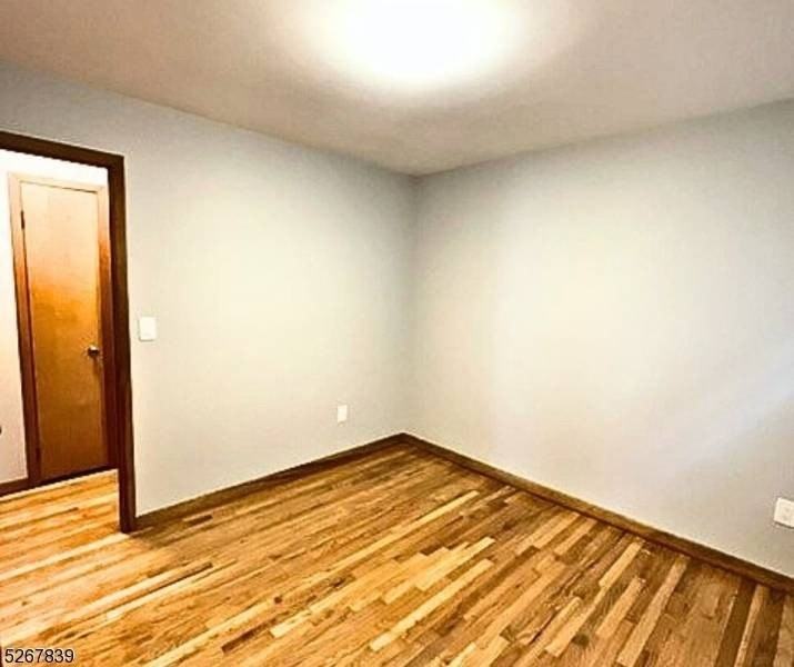 400 Kennedy Dr - Photo 5 of 10