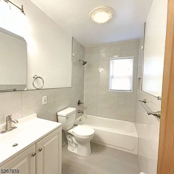 400 Kennedy Dr - Photo 6 of 10