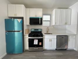 featured image of 681 Rhinelander Ave #1