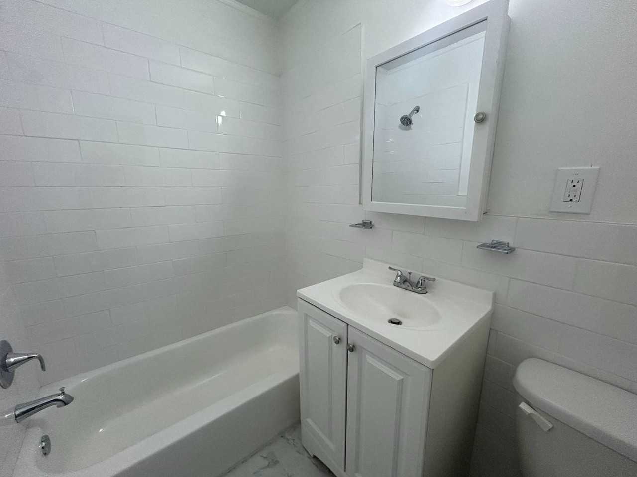 681 Rhinelander Ave #2 - Photo 5 of 5